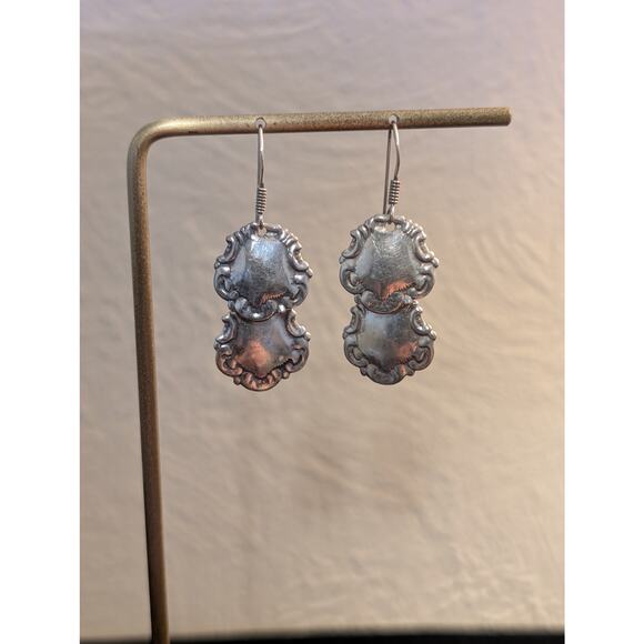 Sterling Silver Victorian Revival Luggage Tag Repousse Stud Dangle - Picture 5 of 5